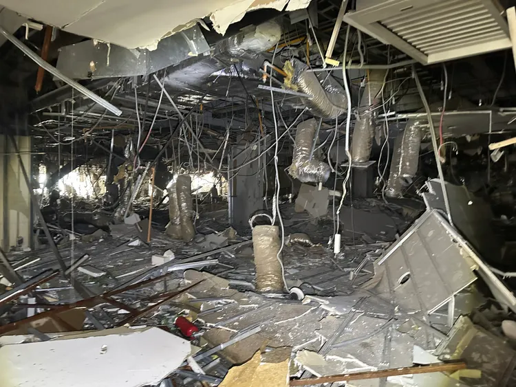 台中新光三越氣爆造成4死24傷，欣中天然氣公司表示，現場為配合施工已於3天前斷氣，初步勘查氣爆與天然氣無關。民眾提供
