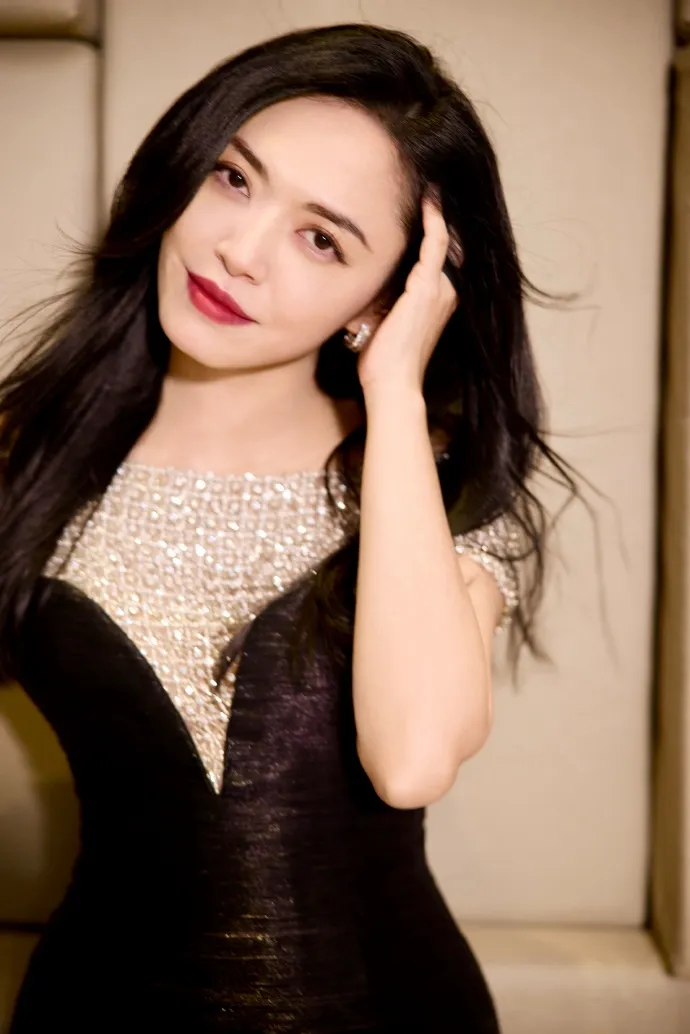 姚晨是《生息之地》的監製與出品人。翻攝姚晨工作室微博