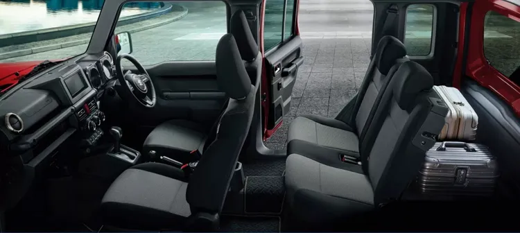 五門版軸距增加34公分，不僅讓後座空間更加寬敞，行李廂容量也有所提升，進一步提升日常使用的實用性。原廠照片