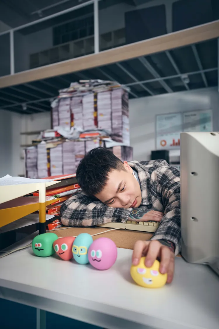 蕭秉治8月23日將在高雄巨蛋舉辦《活著 Alive》演唱會。相信音樂提供