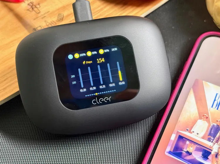 觸控螢幕也會像智慧手錶一樣顯示自己的步數。趙筱文攝