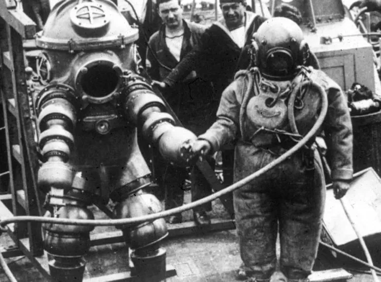 U-BOAT的品牌故事可追溯至1942年受義大利海軍委託而生產的一批軍用腕錶。品牌提供