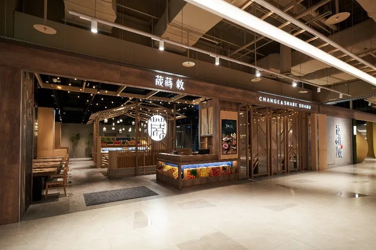 荿蒔 敘店裝以溫暖木質調空間與柔和燈光，打造令人舒適放鬆的用餐環境。業者提供