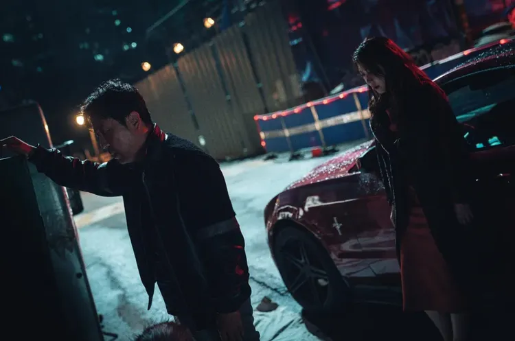 柳承龍在《雨光》飾演前棒球選手，河智苑是過氣明星。翻攝naver