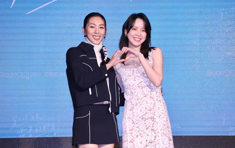 林辰唏（左）和程予希拍戲拍出好感情。莊宗達攝