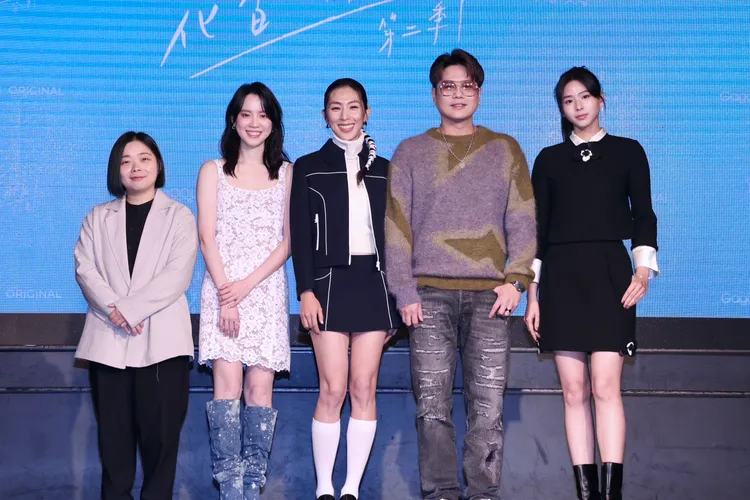 導演王逸鈴（左起）坦言執導第二季有壓力，與程予希、林辰唏、李易、袁漠遙一起宣傳。莊宗達攝