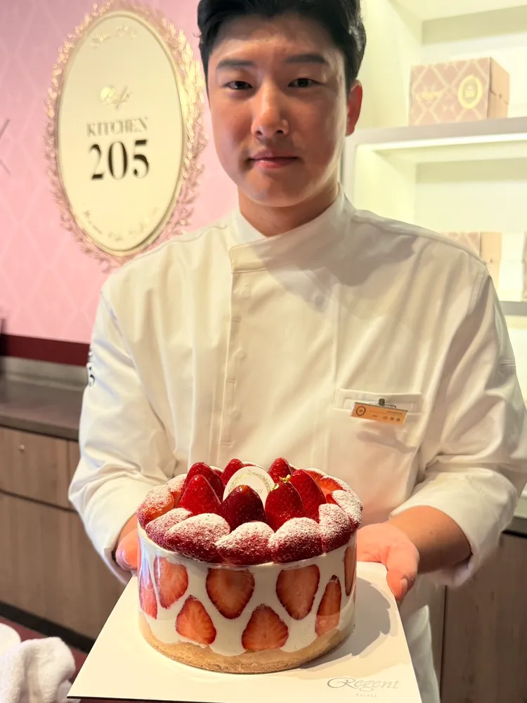 「Kitchen205」韓國創辦人李載勳親自來台做草莓蛋糕。陳揚盛攝
