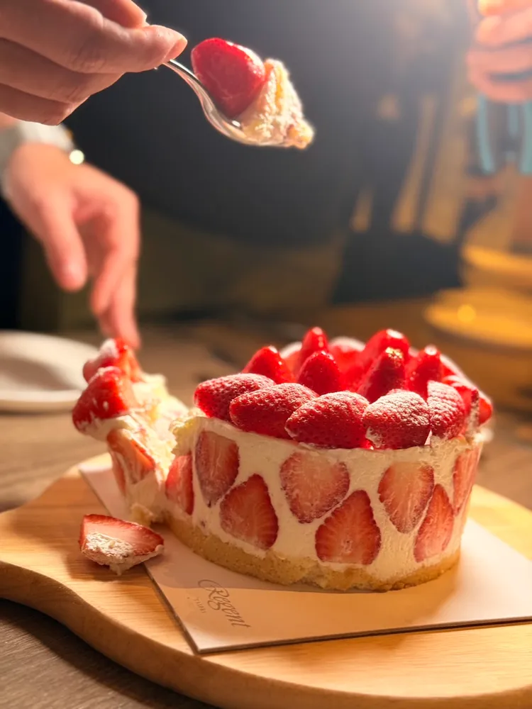 6吋經典草莓田蛋糕一個就用上40顆精挑細選過的苗栗草莓。陳揚盛攝