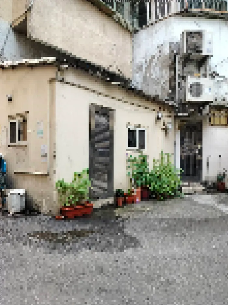 台中西區篤行路也發生墜樓案，疑因忘帶鑰匙攀爬外牆不慎墜落。民眾提供