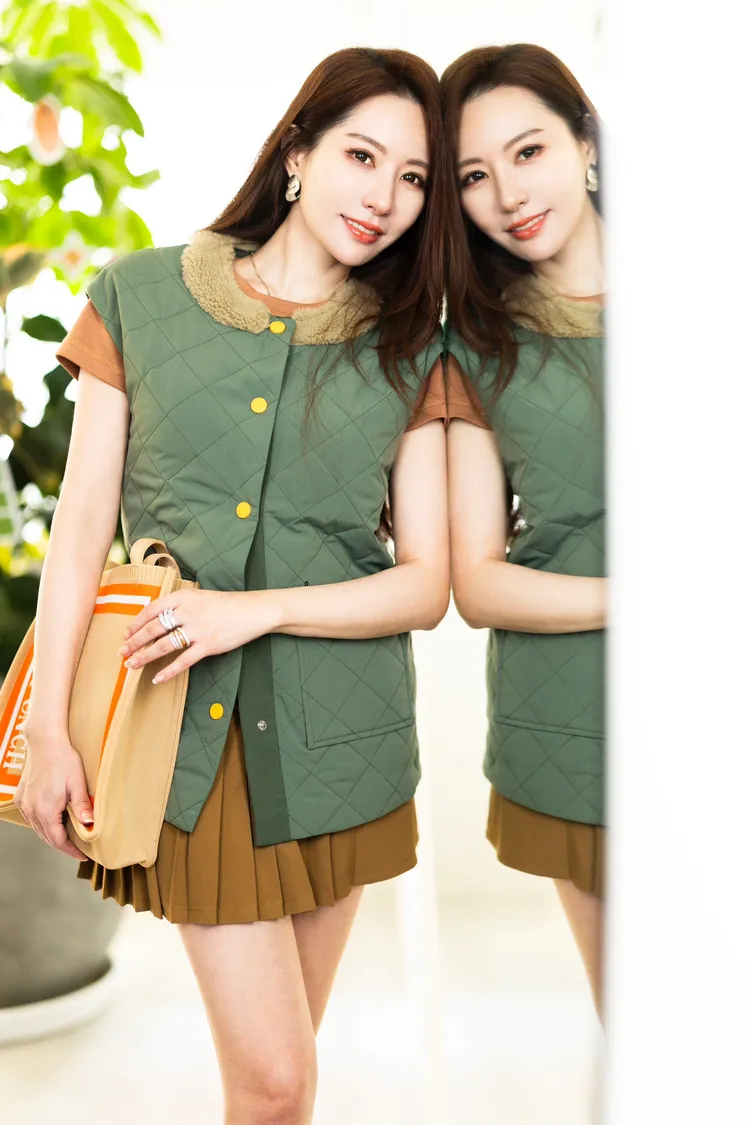 王瀅探店有苦惱，因為吃太多。鏡藝宏海提供