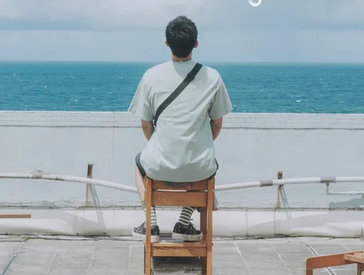 詹懷雲戀情曝光!拍片相識日久生情 情人節約看海放閃