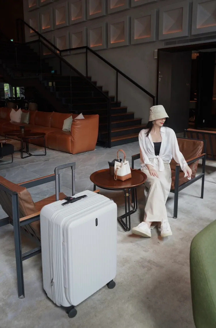 低飽和色調的呈現能完美融入各種風格穿搭之中。品牌提供