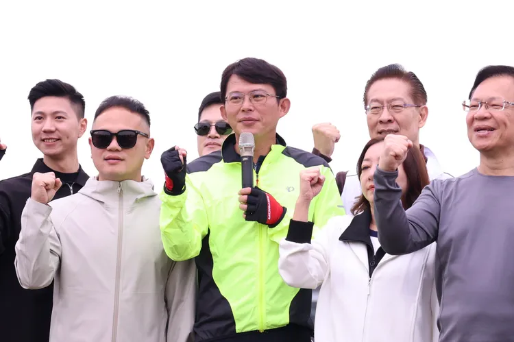 黃國昌說，民眾黨全黨會用接力方式延續理念，從一個人到一群人完成「一日北高」。莊宗達攝