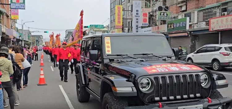 龍德宮今年預計有民俗技藝團體20幾組及接駁車輛共約80部，參與徒步遶境信徒約5000餘人。警方提供