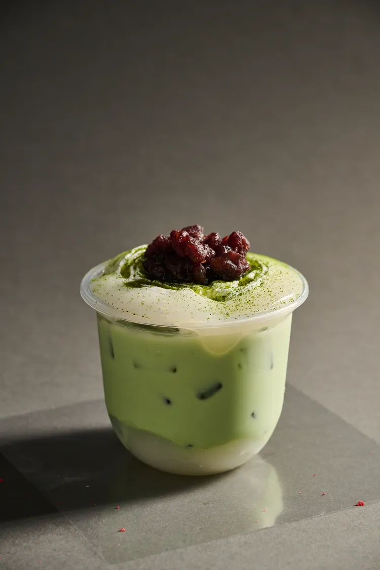 抹茶紅豆大福飲130元。業者提供