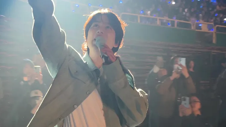 圭賢寵粉下場繞場。讀者提供