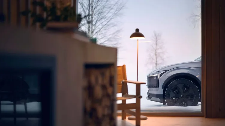 相較於標準版EX30，EX30 CrossCountry車身升高18mm，後懸吊系統也經過調校。原廠照片