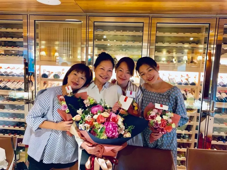 S媽（左二）生了三個女兒，都十分孝順。翻攝S媽臉書