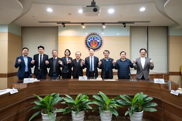 交通部今（14日）與全台6都直轄市召開會議完成提升人行安全計畫等6點共識。交通部提供