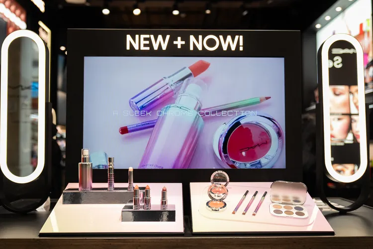 M·A·C未來銀灰系列在大稻埕禮物概念店搶先開賣。品牌提供