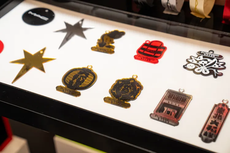 M·A·C禮物概念店客製禮盒掛飾。品牌提供