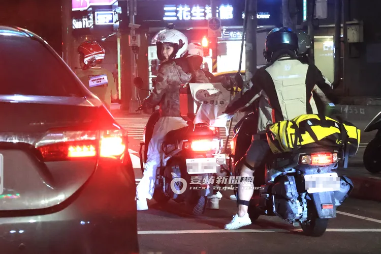 《壹蘋》記者跟拍李多慧，保持至少2個車距。特勤中心攝