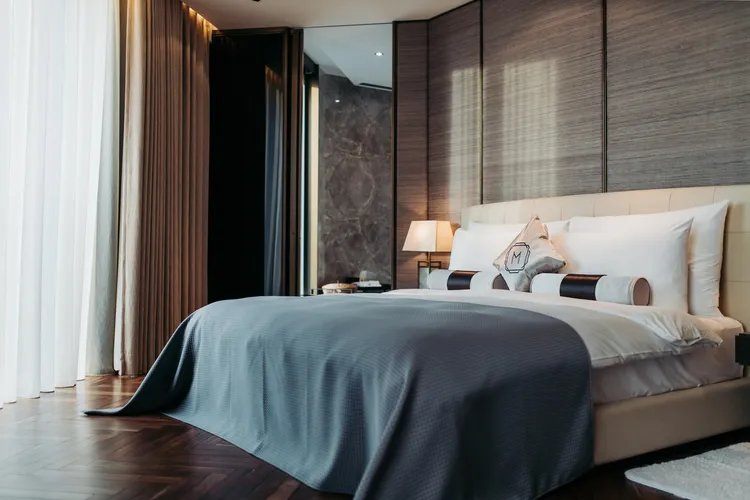 國泰飯店觀光事業推高鐵聯票專案，入住慕軒飯店享加購高鐵票7折起優惠。國泰飯店觀光事業提供