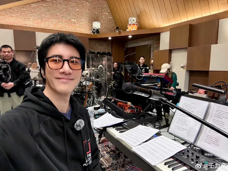 王力宏深夜感性告白：「無論身在何方，我們在哪，哪裏就是最好的地方！」翻攝王力宏微博