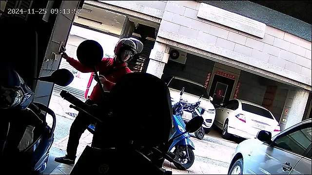 常有電商或物流公司到吳先生家按門鈴送貨，令家人十分困擾。讀者提供