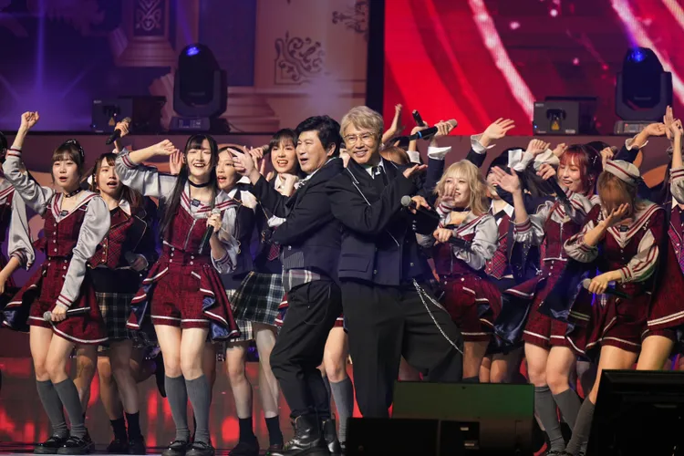 胡瓜、歐漢聲、AKB48 Team TP載歌載舞。彭欣偉攝