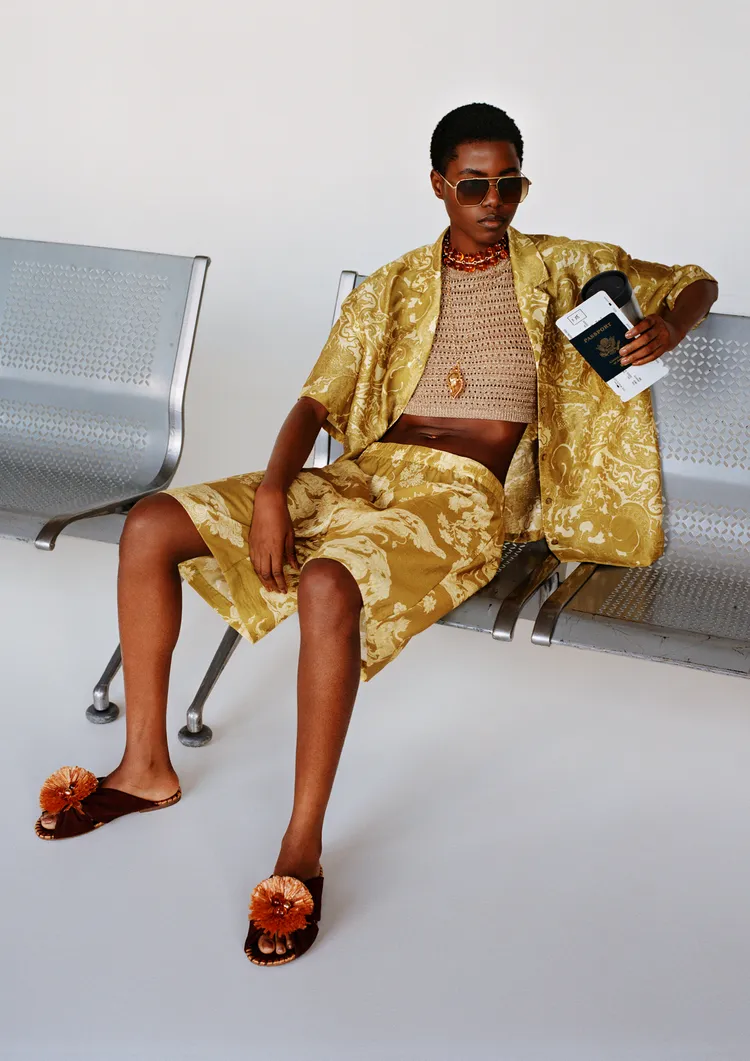 聯名系列詮釋出假日風尚的隨性愜意。品牌提供