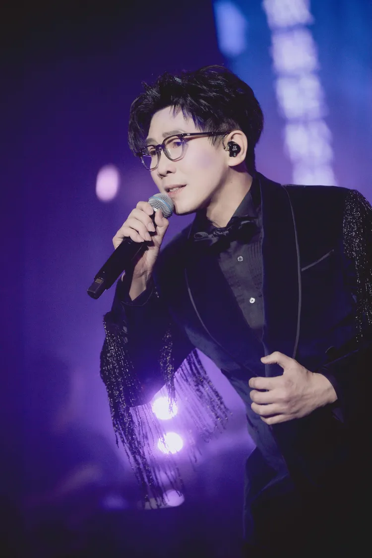 品冠-1°C低溫開唱，靠暖嗓炒熱全場氣氛。圖／種子音樂提供