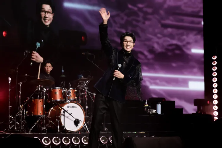 品冠經典歌曲連發，每首吸引粉絲大合唱。圖／種子音樂提供