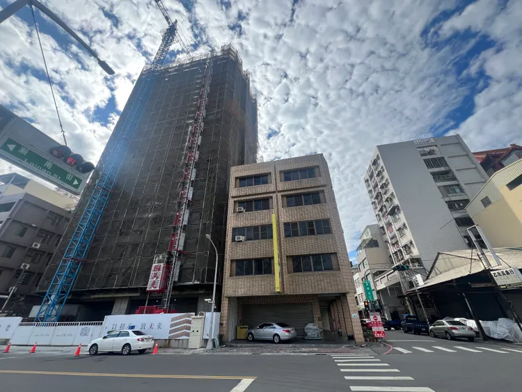 仰德建設過去曾在鹽埕區推出多場個案，多為景觀宅，最高成交突破46萬元。葉家銘攝