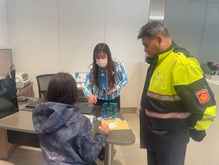行員機警擋下，員警到場向林女說明，才打消她匯款念頭。翻攝照片