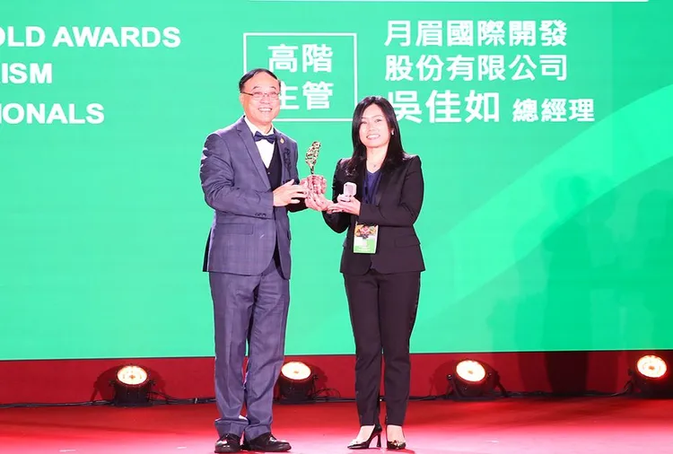 麗寶樂園渡假區總經理吳佳如，獲得台灣觀光金獎「觀光遊樂業從業人員-高階主管」獎。麗寶提供