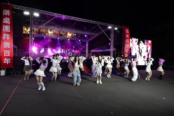 雲豹啦啦隊也來歡慶輔大辦桌盛會。輔大提供