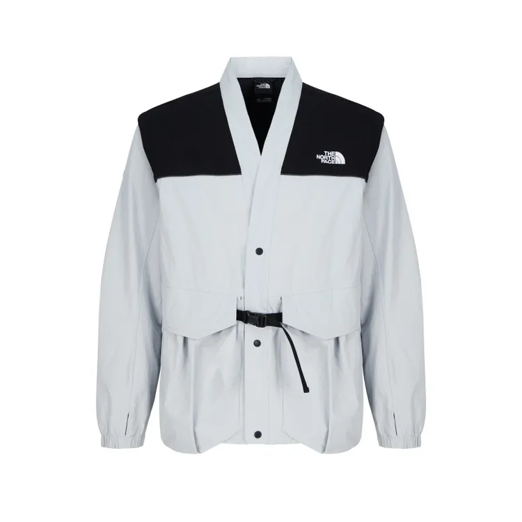 The North Face UE男款兩穿長袖外套，8380元。品牌提供