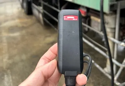 新北肉品市場查核活體豬及屠體運輸車輛裝設GPS追蹤系統。動保處提供