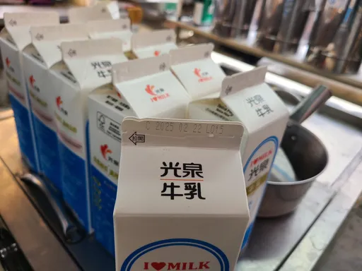 網友爆料燈會攤商用「逾期牛奶」 桃衛生局澄清已銷毀