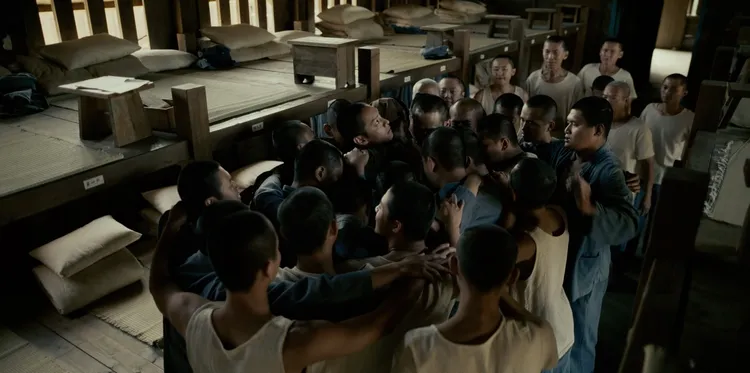 《星空下的黑潮島嶼》高度還原新生訓導處場景。客台提供