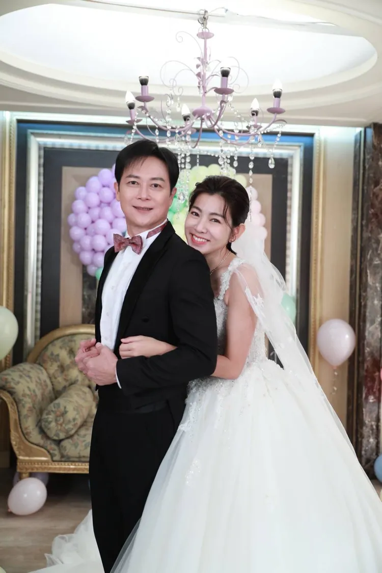 王燦戲裡為了利益和米可白在一起。民視提供