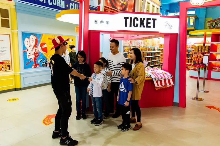 亞洲首座爆米花主題觀光工廠，有DIY體驗、互動遊戲，還可以吃到特殊爆米花口味。經發局提供