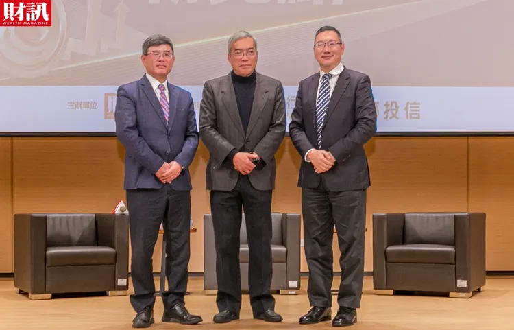 由左至右分別為總體經濟學家暨政經評論家吳嘉隆、財訊雙週刊社長謝金河、富邦投信投資策略師徐翊達。財訊提供