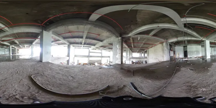 「匯智龍城」荒廢近20年終於拍出。翻攝畫面