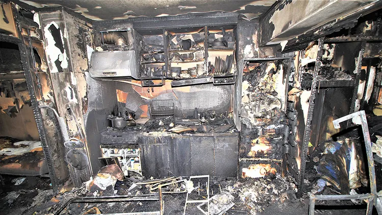 從排油煙機拉管吸烤肉爐油煙可能引發火災。翻攝自東京消防廳X