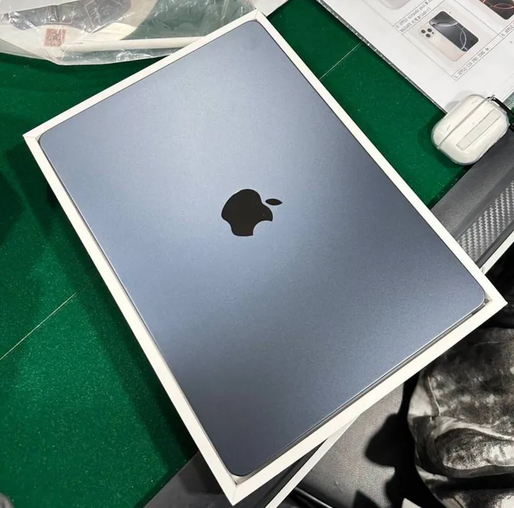 警方查獲尚未銷贓的蘋果MacBook筆電。警方提供