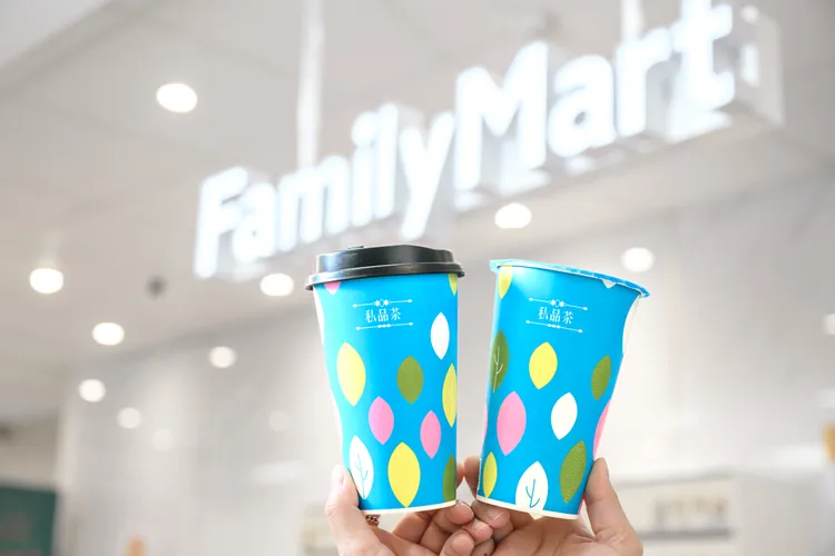 期間隨買跨店取搖搖茶吧40元、55元、65元系列飲品享任選買2送1優惠。全家提供