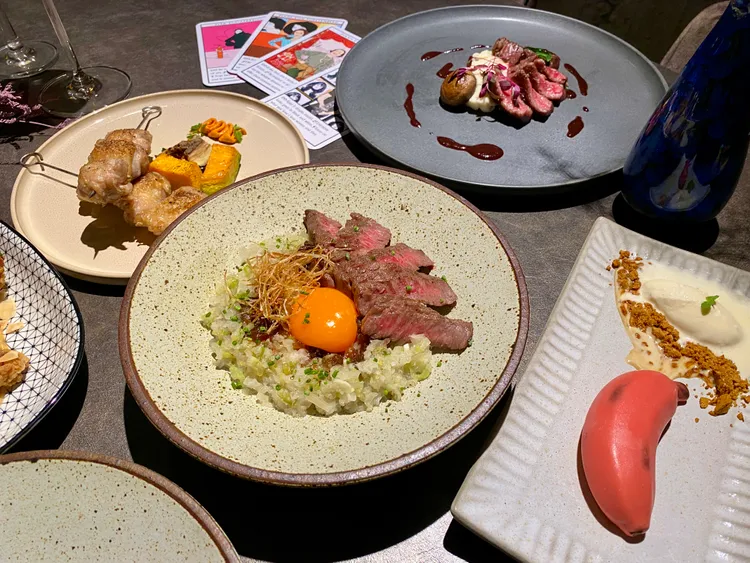 包含日本和牛月見丼飯等，也都是顛覆傳統日式料理的創新餐點。莊偉祺攝