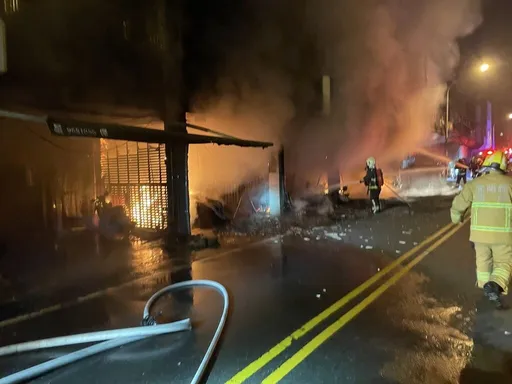 宜蘭機車行火災 延燒3戶民宅!9人送醫